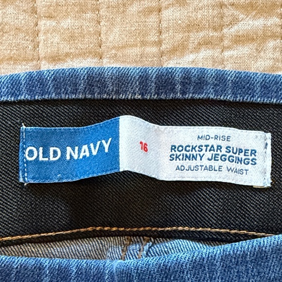 Old Navy Women's Skinny Jeans - Picture 3 of 6